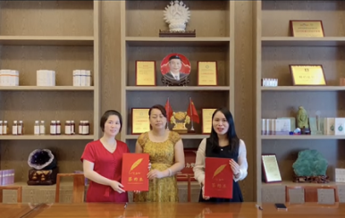 恭喜龍女士呂女士成功加入翌芙萊大家庭，成為翌芙萊美業(yè)傳播天使。