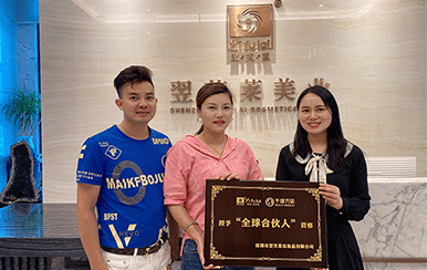 恭喜廣東省湛江市吳女士夫婦成功簽約翌芙萊！